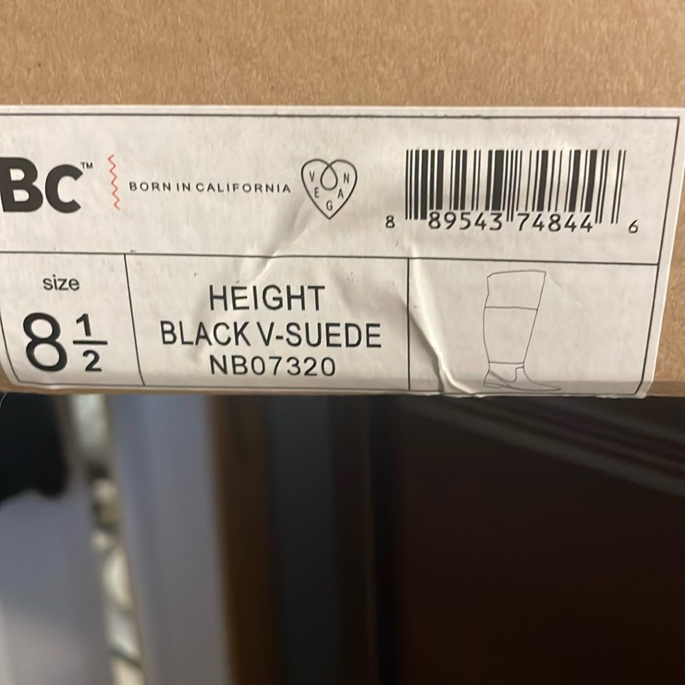 BC (Born in California) women’s Black Suede Boots